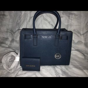 Michael kors purse with mini wallet